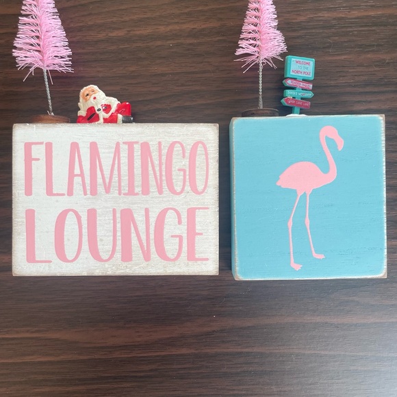 Christmas Kitch Flamingo Decor - Picture 3 of 7